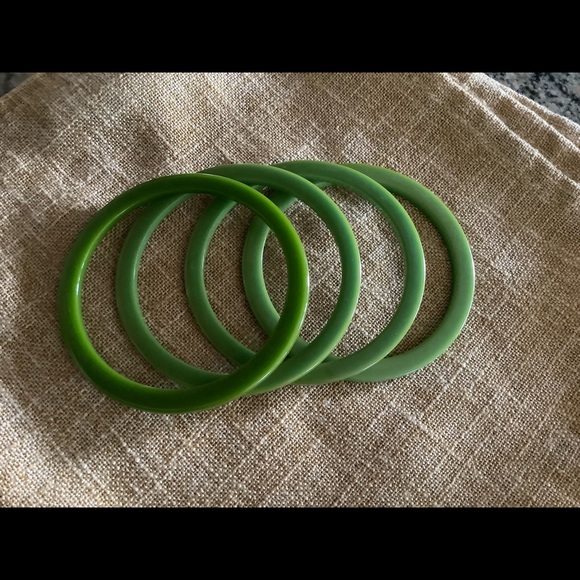 Authentic Vintage Bakelite Apple Green Set of 3 Bangles - Picture 3 of 3